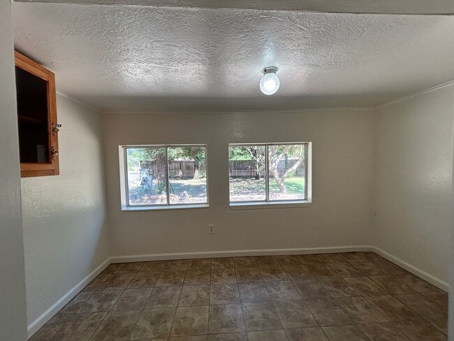 Building Photo - 7252 Lincoln Blvd