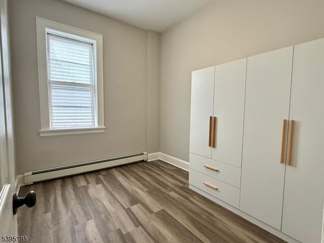 Building Photo - 84 Westervelt Pl