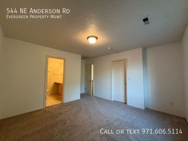 Building Photo - 544 NE Anderson Rd