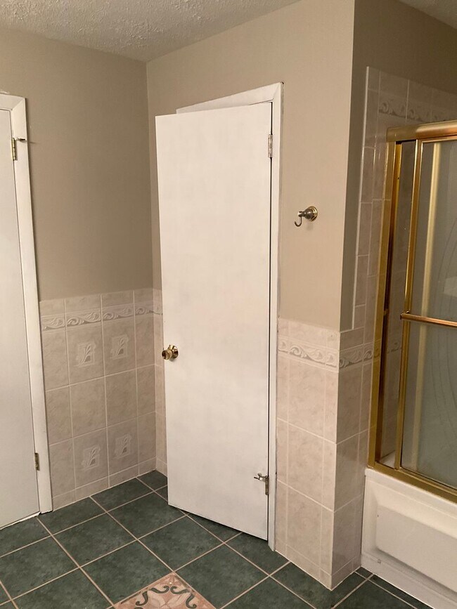Building Photo - 4-Bedroom Home with 2 Full + 2 Half Baths ...