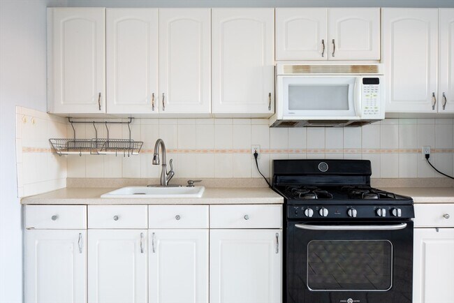 Building Photo - 108 Union Park St