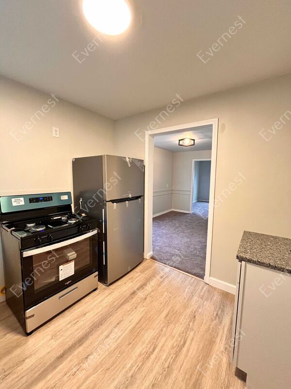 Building Photo - 11520 Maxwell Ave