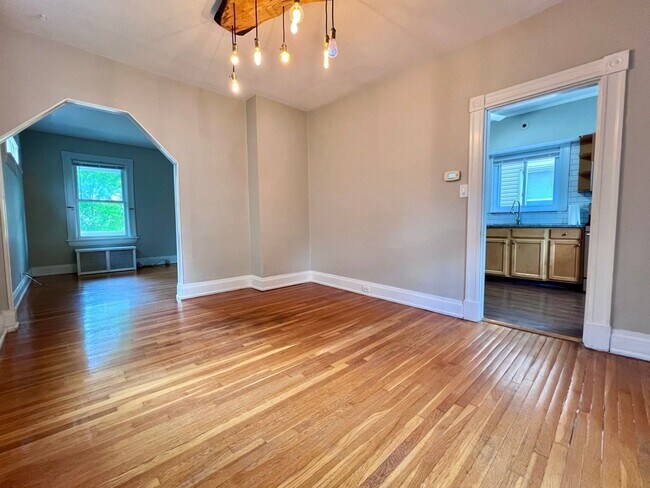 Building Photo - 2869 Markbreit Ave