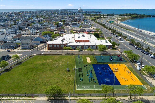 Building Photo - 132 Sampson Ave