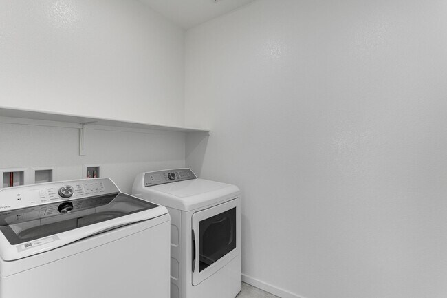 Building Photo - Dream Home in Cadence with Private Balcony & Modern Style!