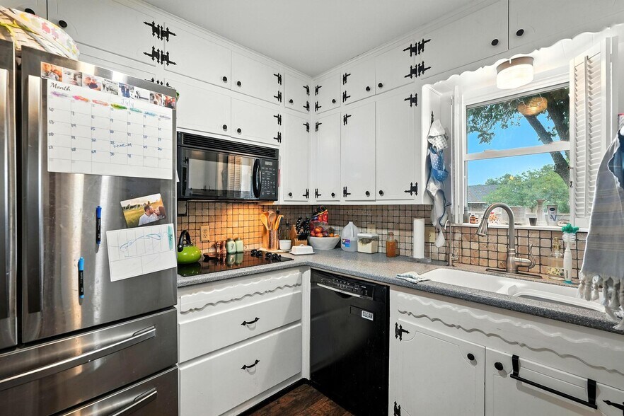 Building Photo - 3026 Ventura Dr