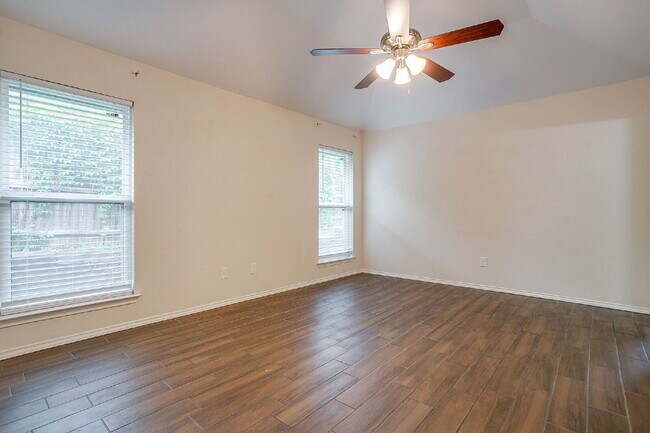 Building Photo - Charming, updating 3 bedroom home in east Fort Worth