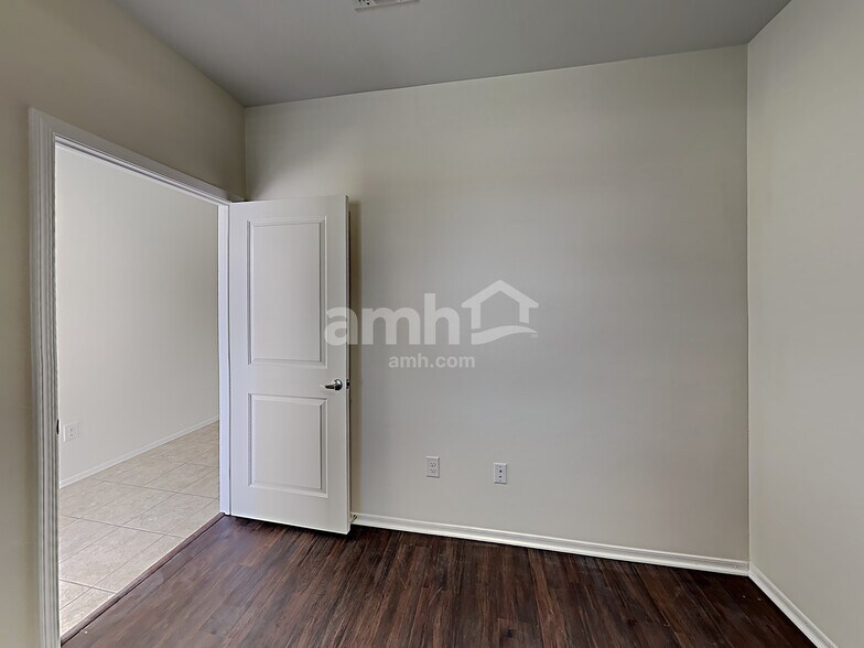 Building Photo - 7512 S Circulo Rio Blanco
