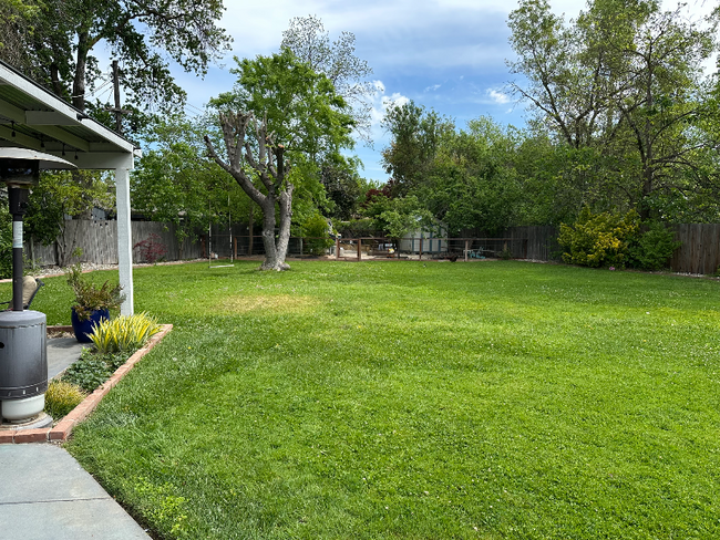 Building Photo - 3430 W Country Club Ln