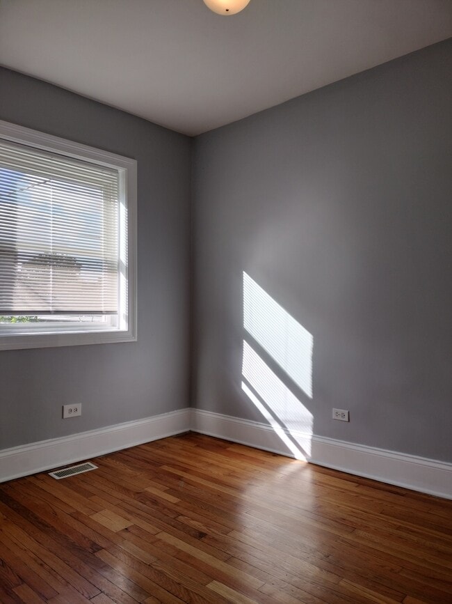 Building Photo - 7408 S Eberhart Ave