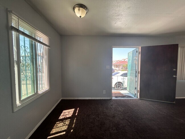 Building Photo - 1434 W 145th St