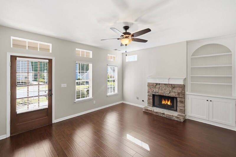 Building Photo - 202 Evergreen Trce