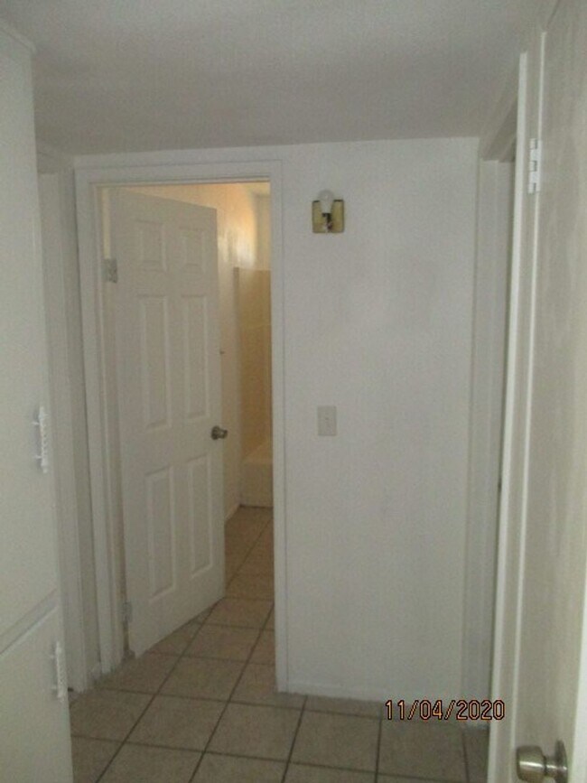 Building Photo - 2774