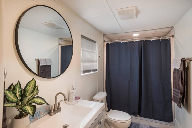 Building Photo - 1255 Songbird Dr