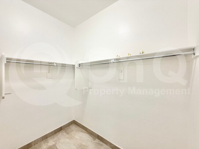 Building Photo - 10631 E Sunflower Ln