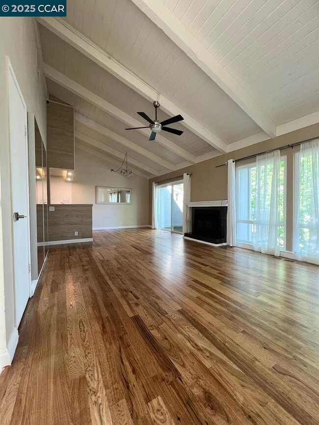 Building Photo - 438 Ridgeview Dr