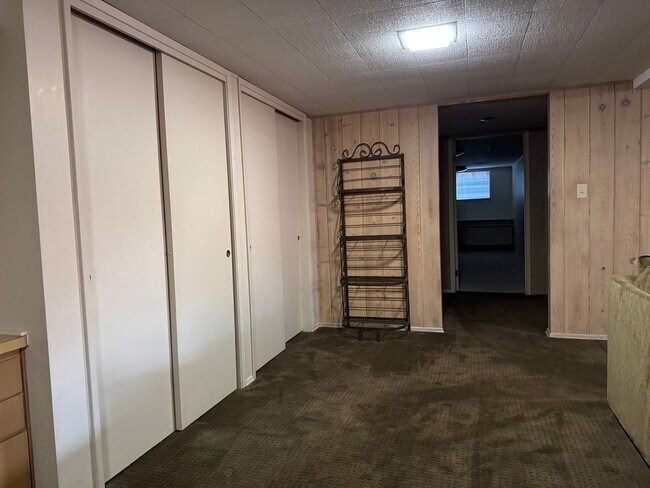 Building Photo - SPECIAL PROMOTION-Cozy 5 bedr 3 bath rambler with daylight basement, minutes to Somerset schools