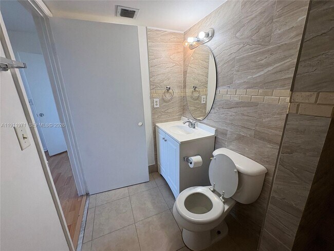 Building Photo - 1040 NW 80th Ave