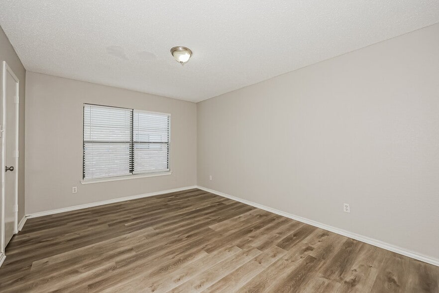 Building Photo - 3149 Pine Valley Dr