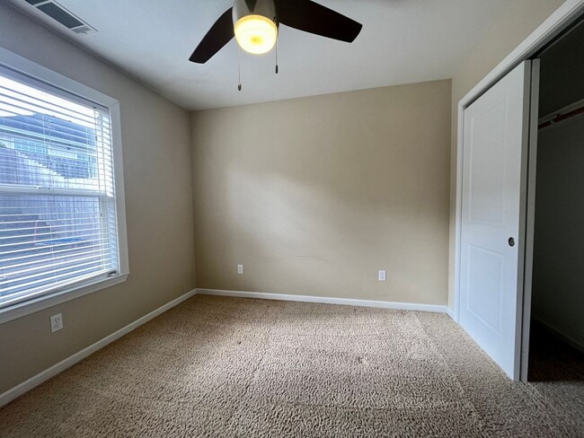 Building Photo - Charming 3 bed 2 bath home with oversized 2 car garage in Humboldt Hill