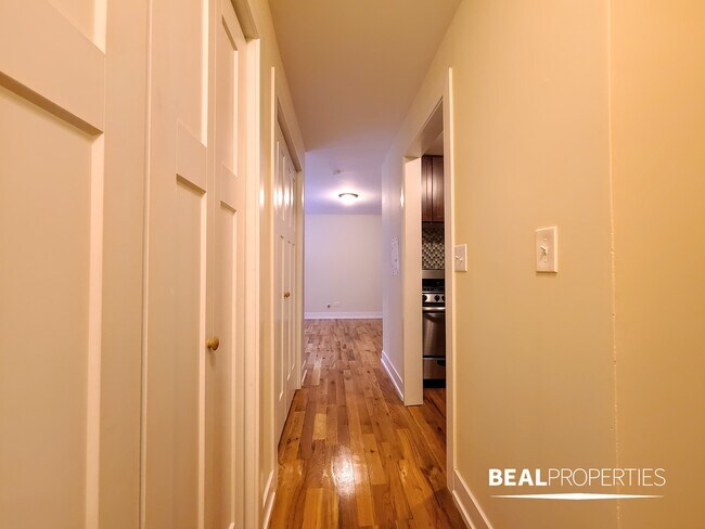 Building Photo - 555 W Arlington Pl