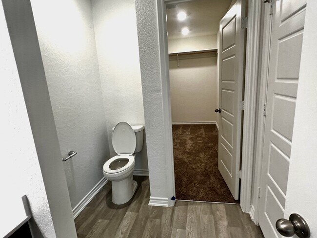 Building Photo - 7530 Fishbowl Ln