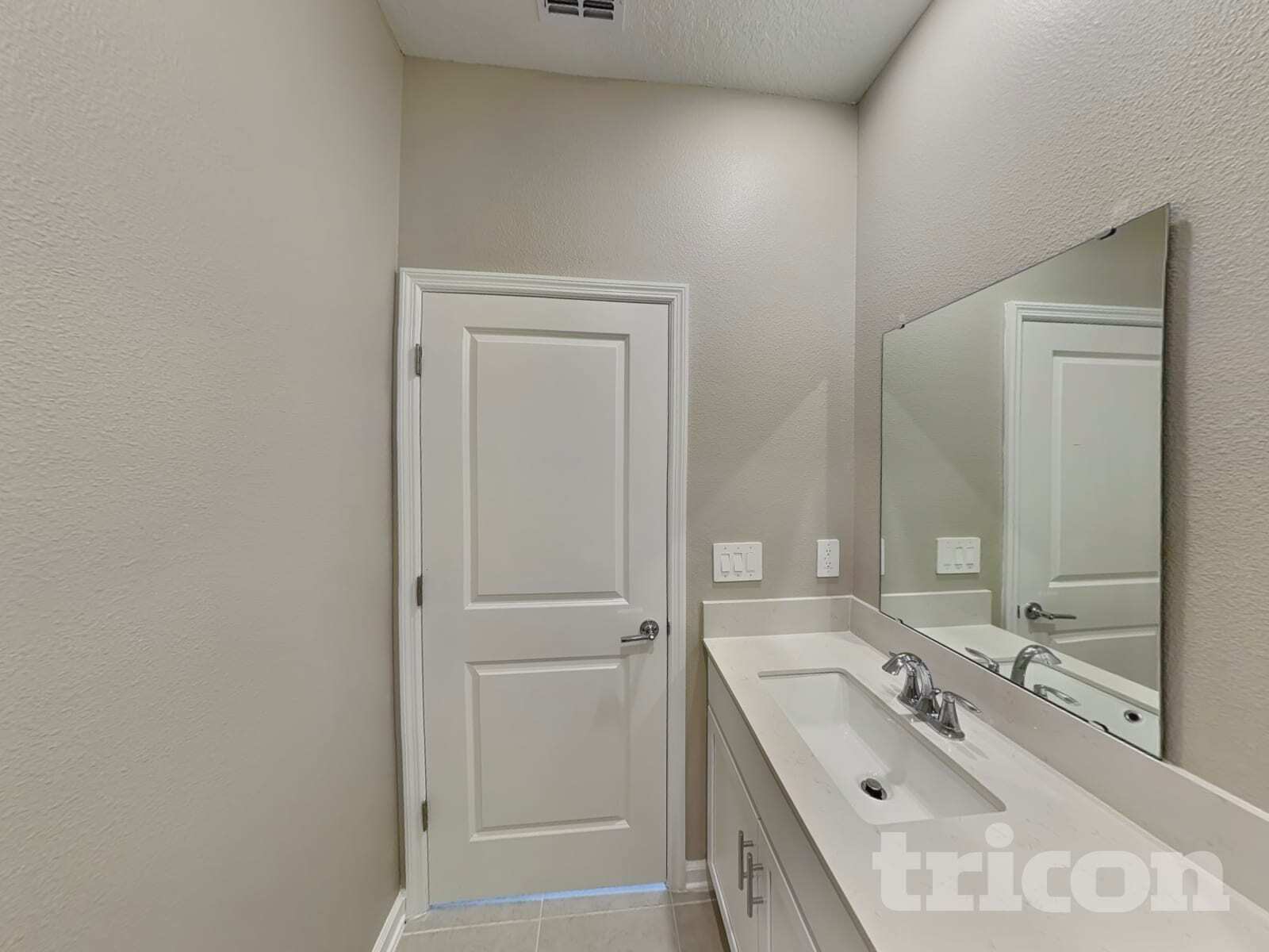 Building Photo - 733 Honeyrock St