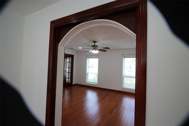 Building Photo - 458 Woodrail Dr