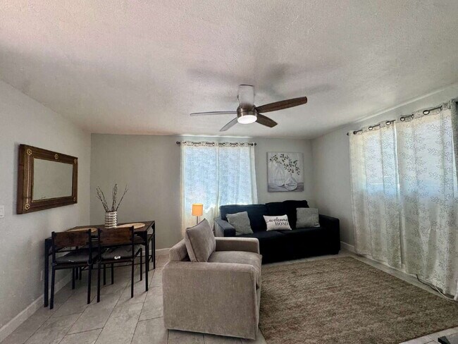 Building Photo - 2 bedroom single family w/yard & W/d
