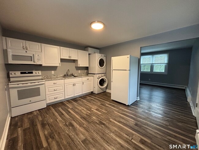 Building Photo - 142 Meridian St