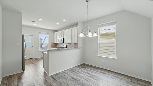 Building Photo - 139 Madrono Dr