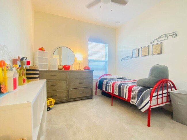 Building Photo - Spacious 4BR/2BA Home with Flexible Living Areas in Saddle Ridge