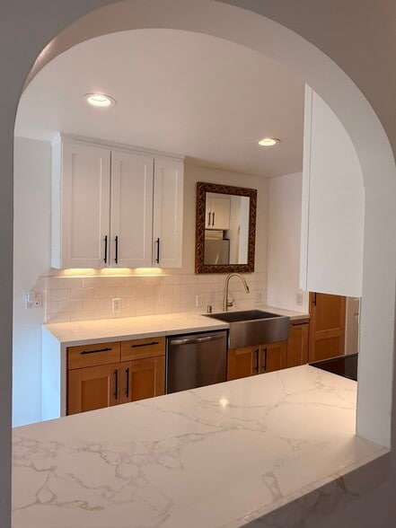 Apron sink, new dishwasher in stunning kitchen - 496 Sherwood Way
