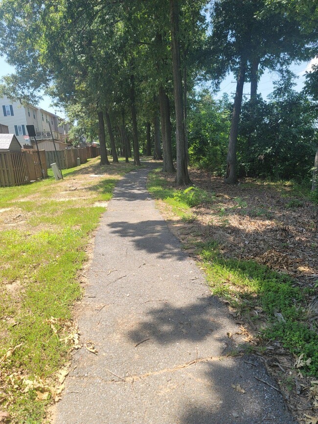 Building Photo - 1652 Willowwood Ct
