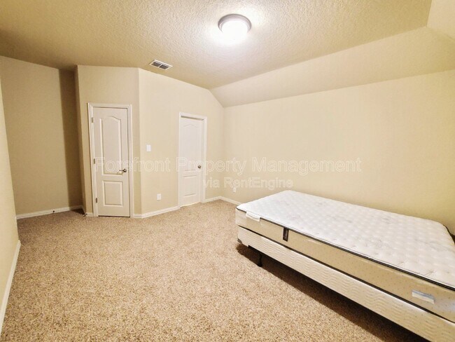 Building Photo - 11927 Jasmine Way