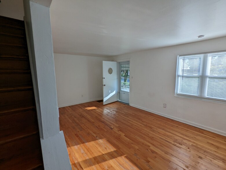 Building Photo - 937 Woodbine St