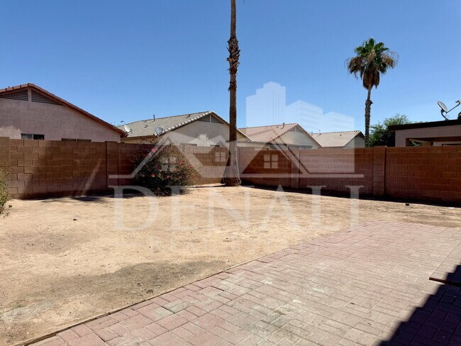 Building Photo - 11184 W Palm Ln