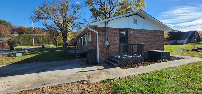 Side entrance and front deck - 420 Hill Ave