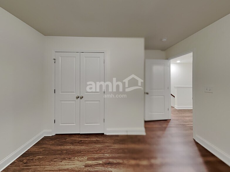 Building Photo - 2220 Brook Enclave Trail