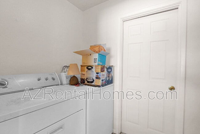 Building Photo - 2210 W Hermosa Dr