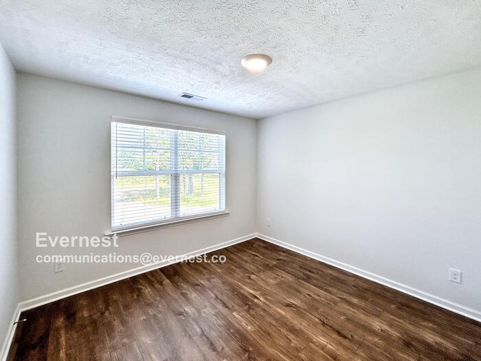 Building Photo - 130 Carver Ln