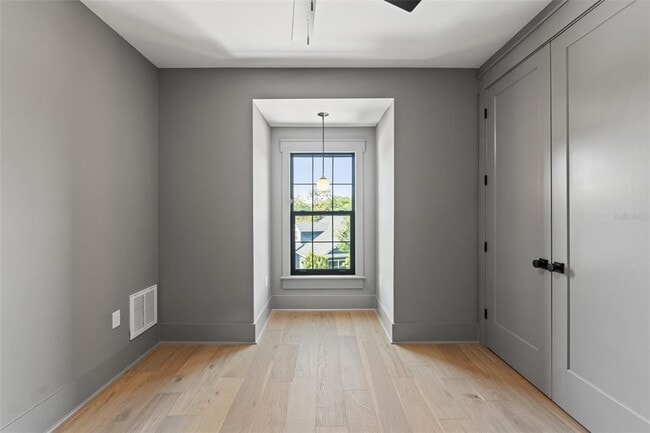 Building Photo - 807 W Park Ave