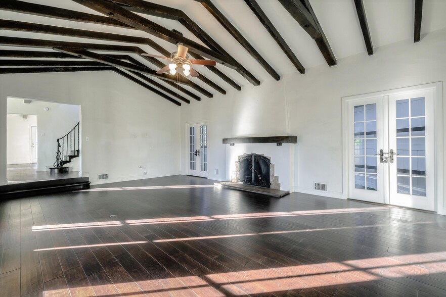 Building Photo - 366 S Crescent Heights Blvd