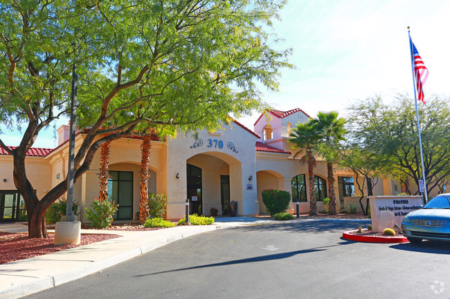 Primary Photo - Strauss Manor on Pantano