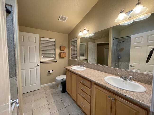 Building Photo - Beautiful home in Sparks- Gated community!