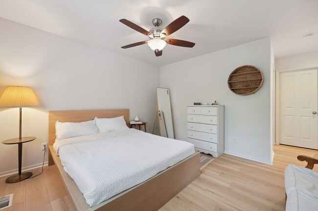 Building Photo - Spacious 3-Bedroom Home in Tumwater – Styl...