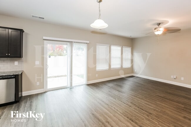 Building Photo - 9337 Sloan Forest Dr