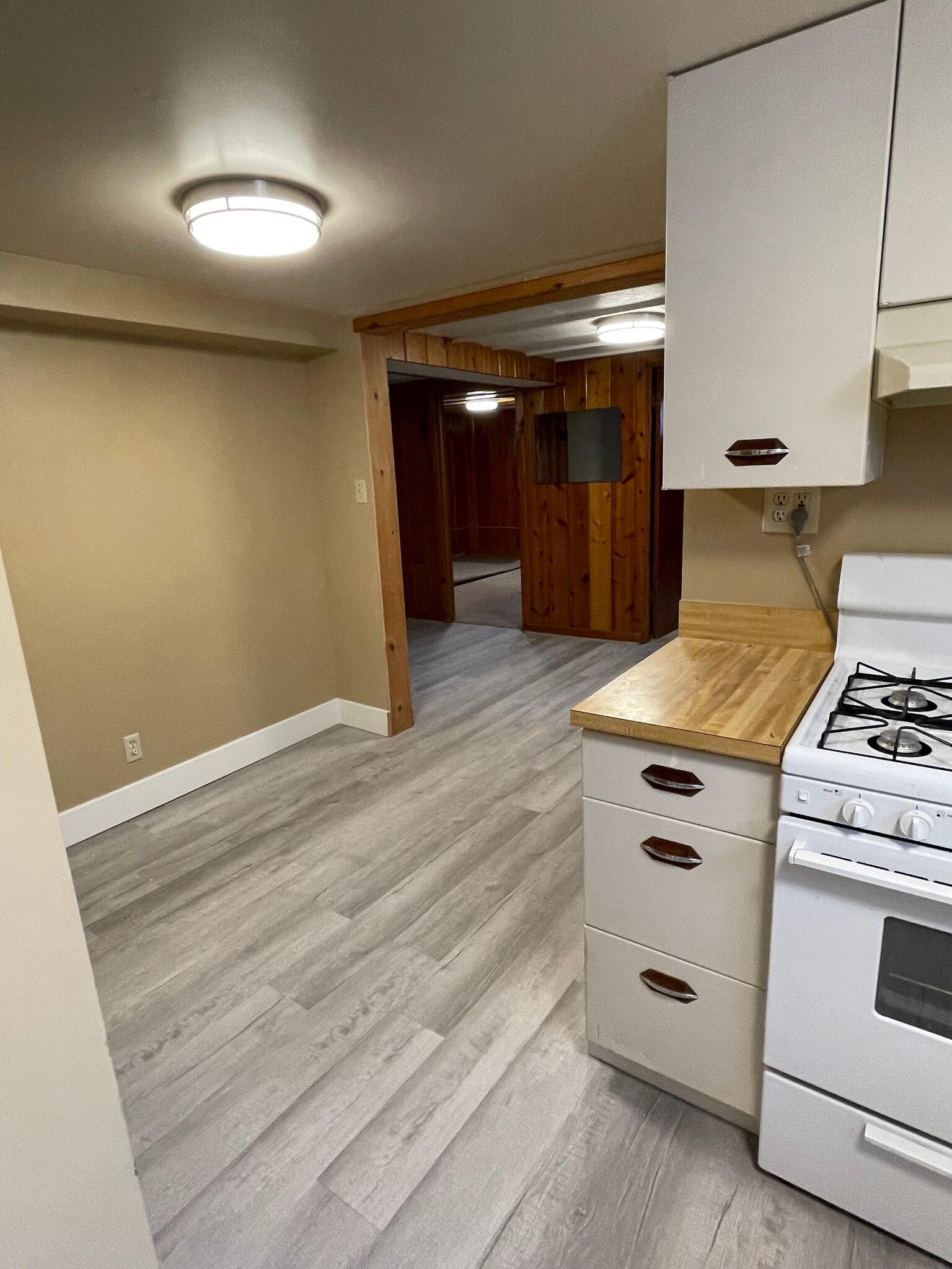 Building Photo - 1214 9th St W