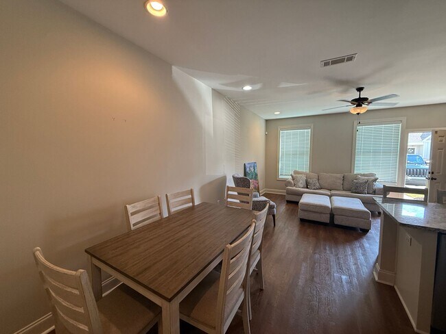 Building Photo - 3855 Academy Dr