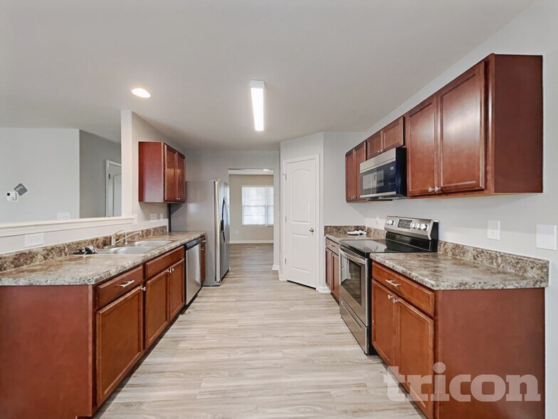 Building Photo - 4114 Vershire Ave
